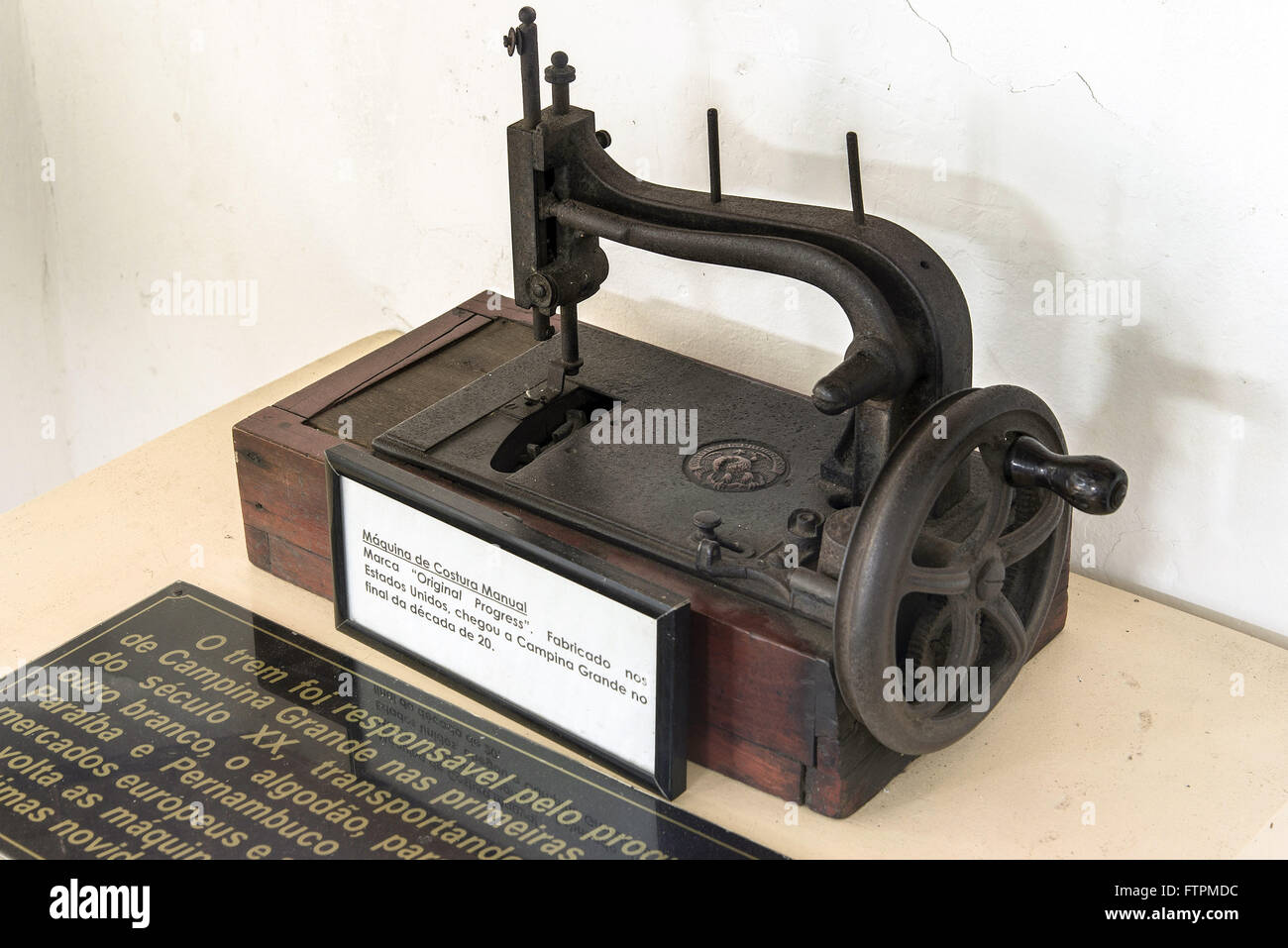 Maquina de costura manual americana da decada de 20 - acervo do Museu do  Algodao Fotografía de stock - Alamy