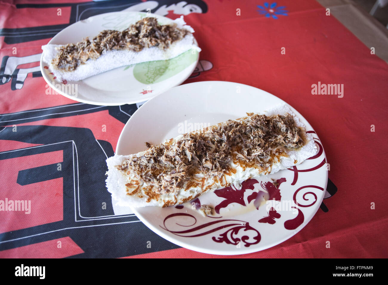 Tapioca con sacudidas - comida típica del noreste de goma base yuca Foto de stock