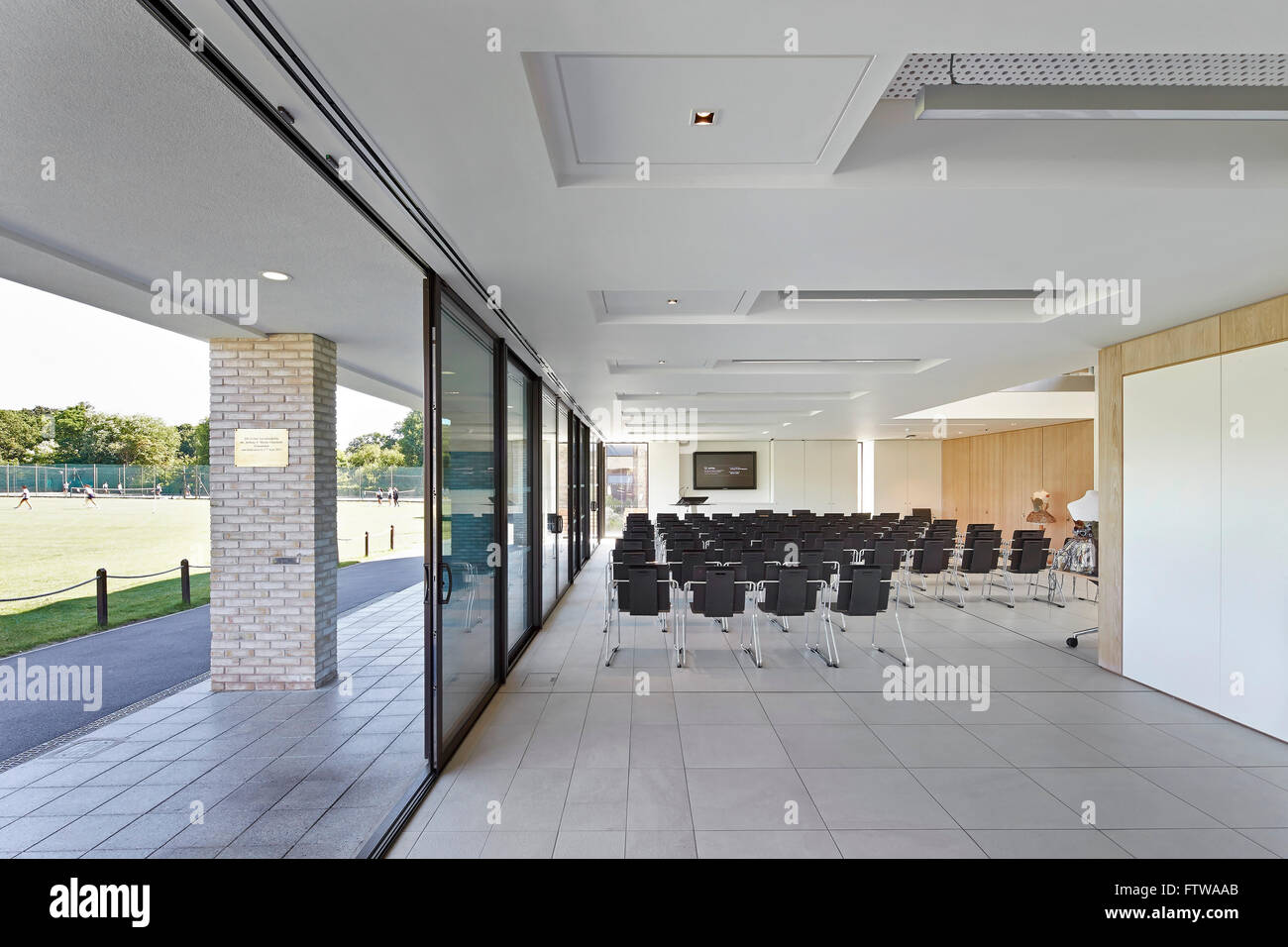 Centro multiuso fotografías e imágenes de alta resolución Alamy