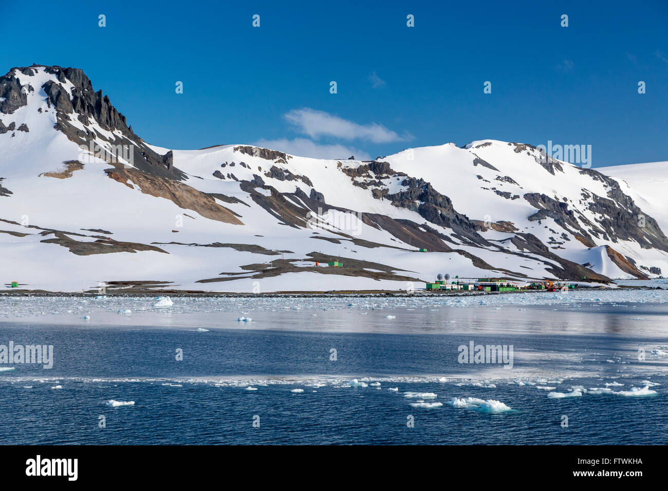 La Estación de Investigación Brasileña,en la Península Antártica, en la Antártida. Foto de stock
