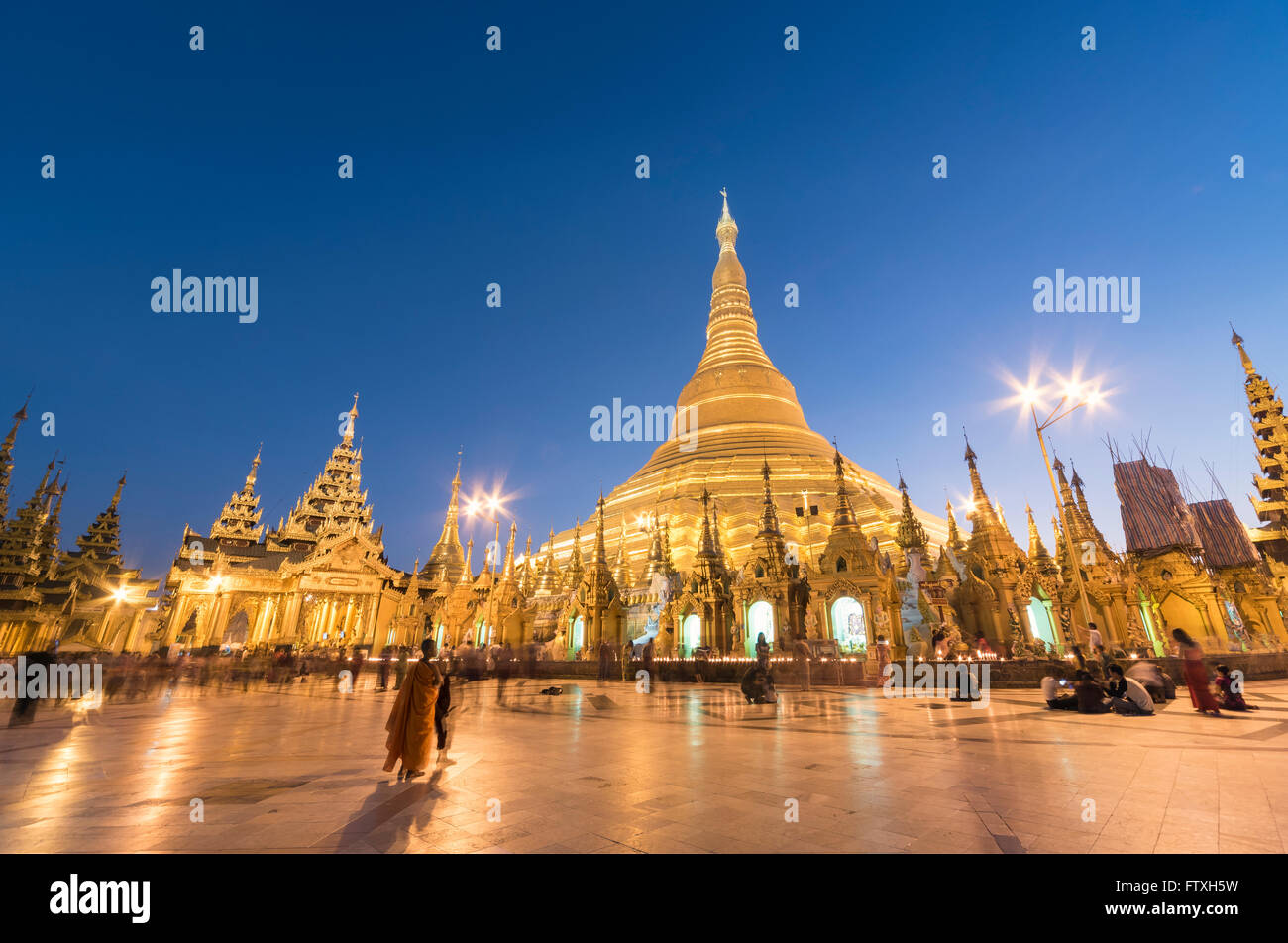 Por la noche, la Pagoda Shwedagon Yangon (Rangún), Myanmar (Birmania) Foto de stock