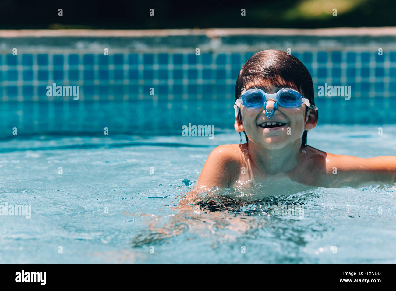 Swimming nose clip fotografías e imágenes de alta resolución - Alamy