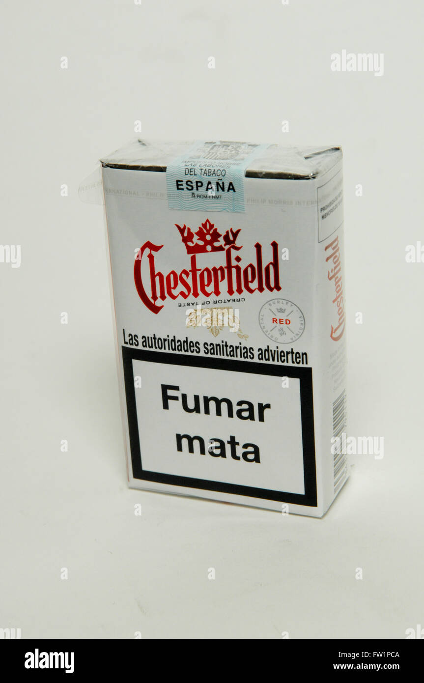 Chesterfield cigarrillos rojo paquete de tabaco Fotografía de stock - Alamy