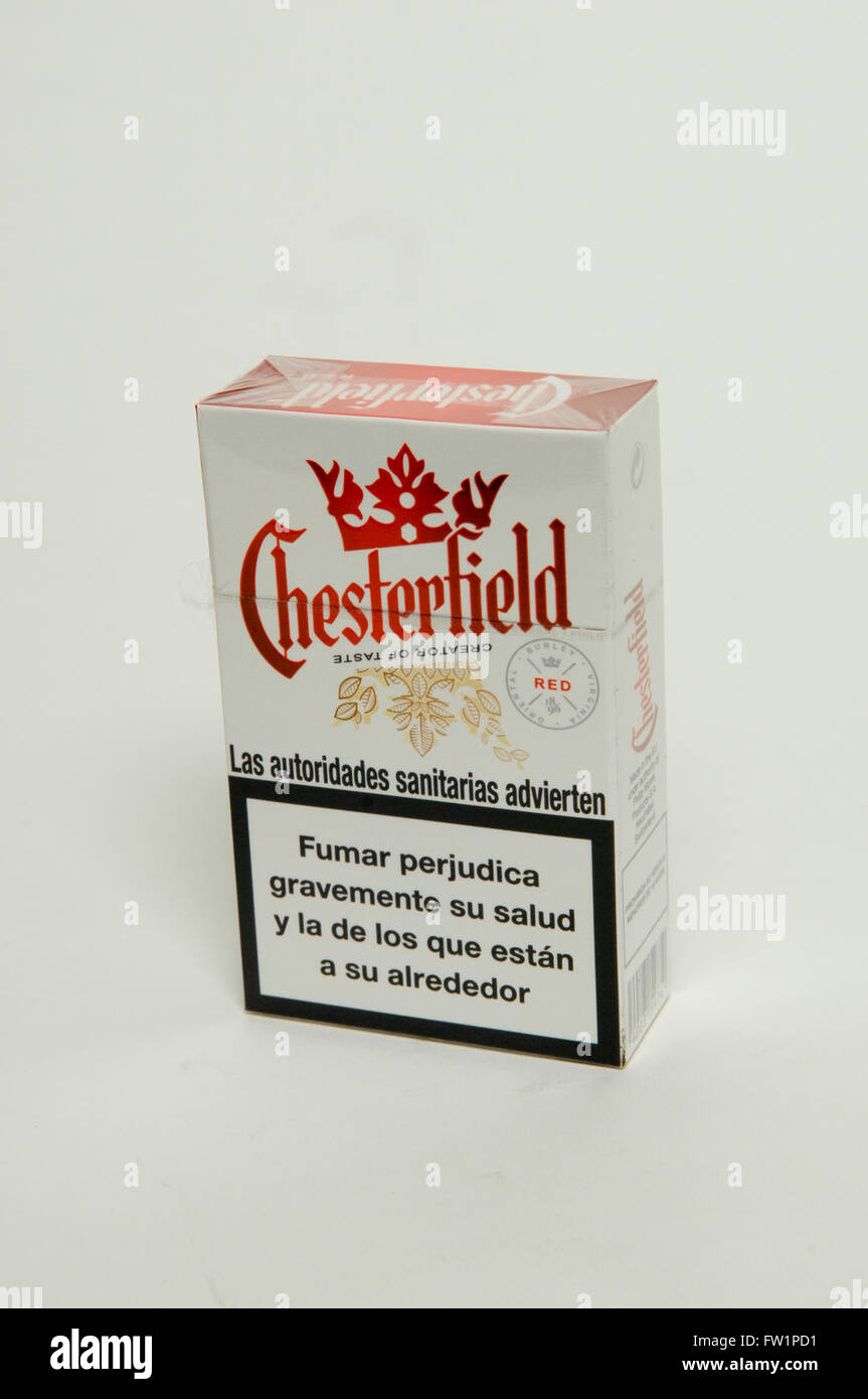 Chesterfield red cigarette tobacco packet fotografías e imágenes de alta  resolución - Alamy