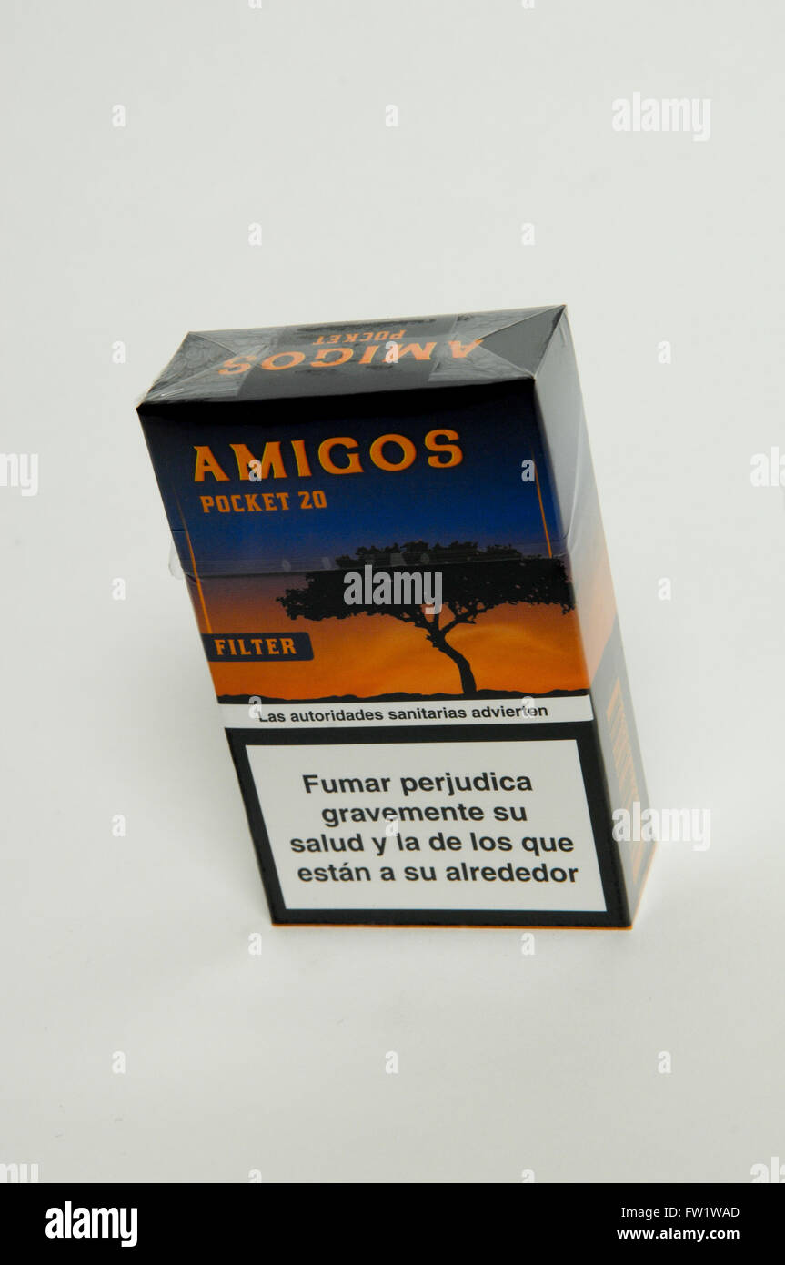 Silver cigarette packet fotografías e imágenes de alta resolución - Página  11 - Alamy