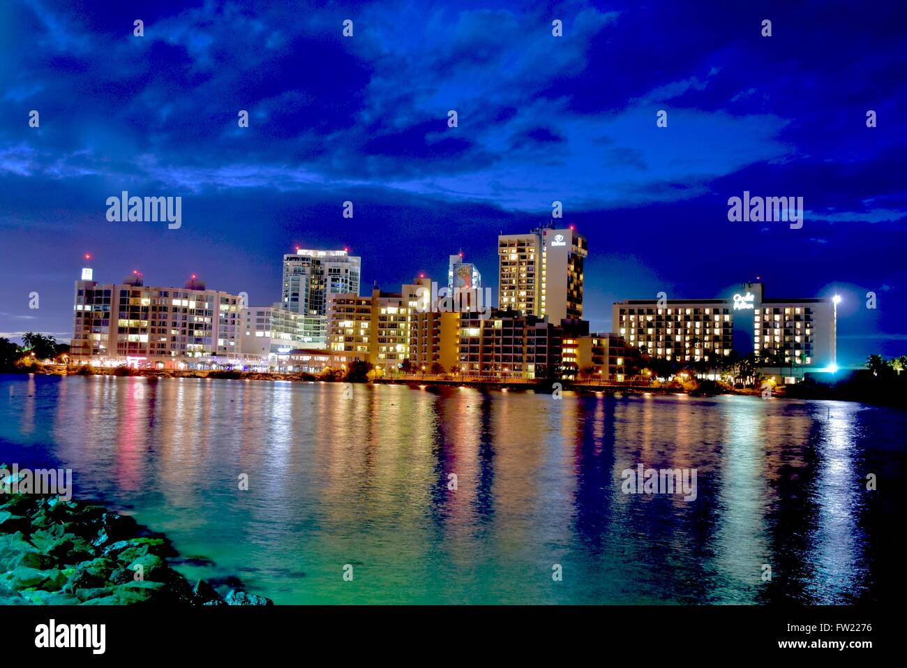 Puerto rico at night fotografías e imágenes de alta resolución - Alamy