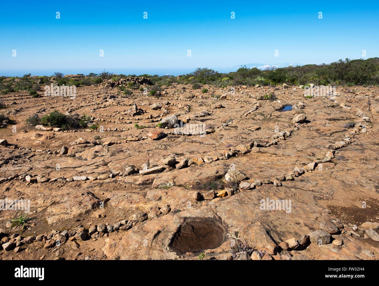 Círculos de piedra, lugar de culto prehistóricos en montaje en mesa La Fortaleza, La Gomera, Islas Canarias, España Foto de stock