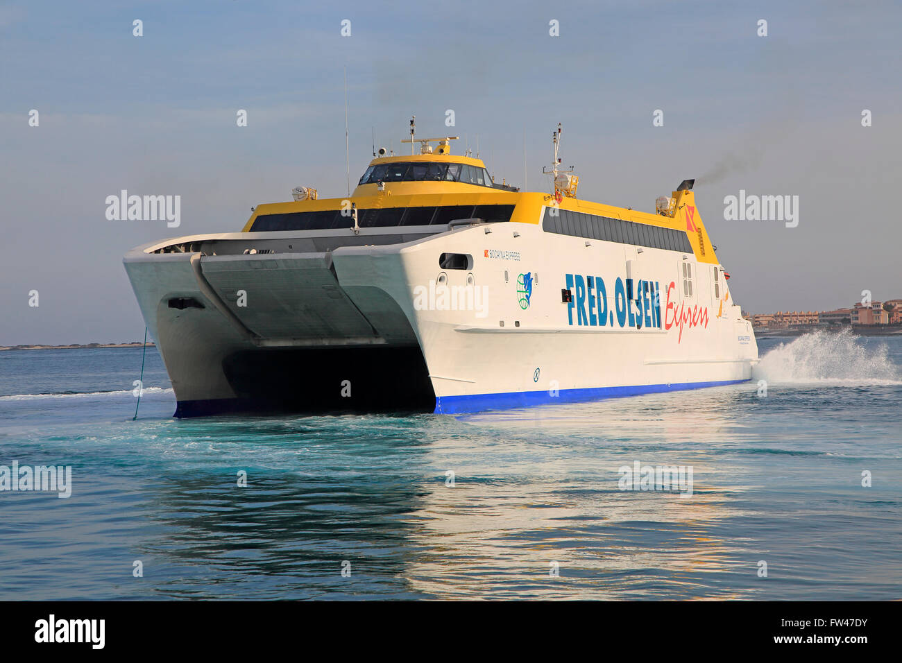 Fred Olsen Express ferry Ship llegar al muelle, Corralejo, Fuerteventura,  Islas Canarias, España Fotografía de stock - Alamy