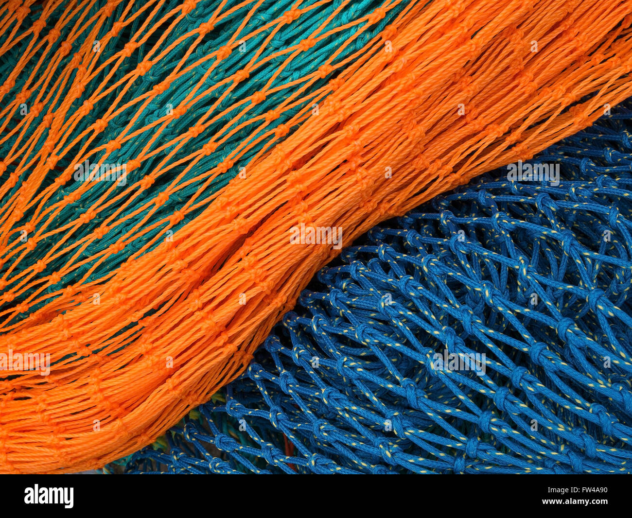 Un colorido nuevo nylon (pesca de arrastre) net. Foto de stock