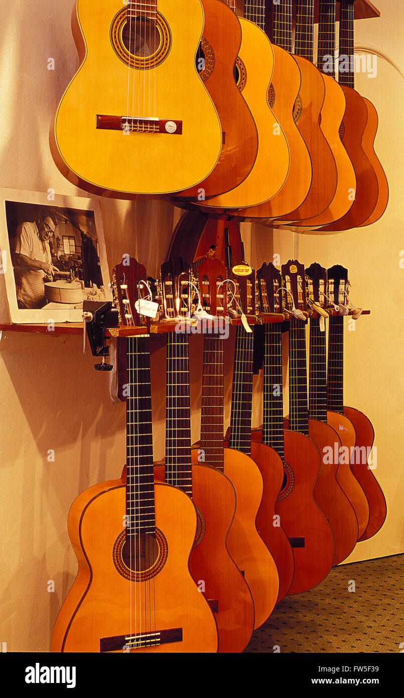 Tienda De Guitarra Flamenca Fotos e Imágenes de stock - Alamy