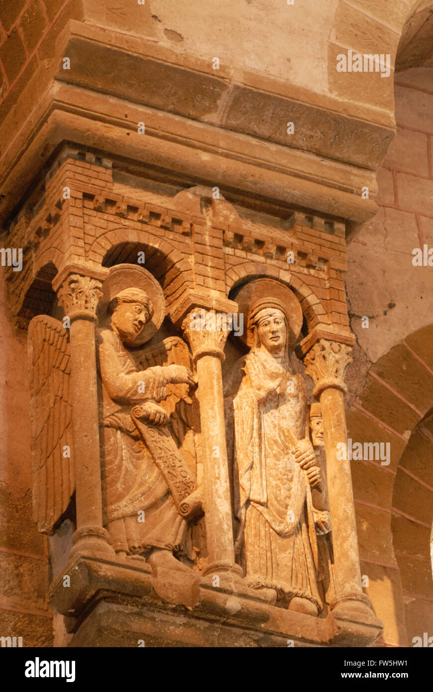 Tallas medievales en Pilar, en la iglesia de la abadía de Ste-Foy. Conques, DŽpartement de l'Aveyron, es un importante centro de peregrinación, en la parte superior del valle del Lot, en el sur oeste de Francia, sobre el camino de Santiago de Compostela (Saint-Jacques de Compostelle), se hizo famosa también por Ste-Foy, que curó la ceguera Foto de stock