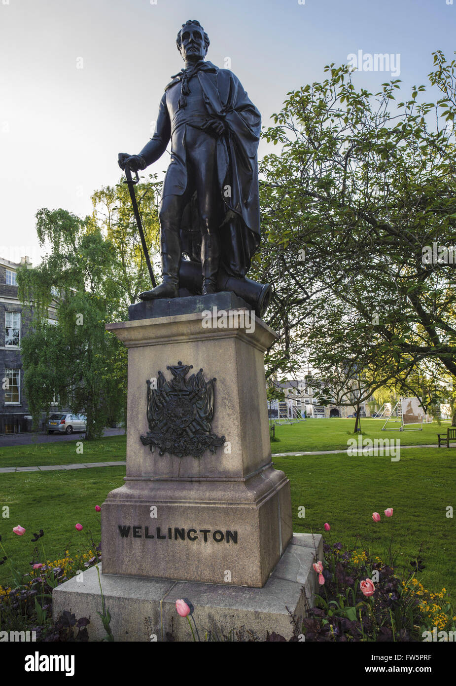 Estatua de Wellington, en terrenos de la catedral de Norwich. El mariscal de campo Arthur Wellesley, primer duque de Wellington, 1769 Ð 1852), soldado británico y estadista, un nativo de Irlanda. G.G. Adams: bronce Escultor muestra la asamblea en el uniforme que vistió en Waterloo i Foto de stock