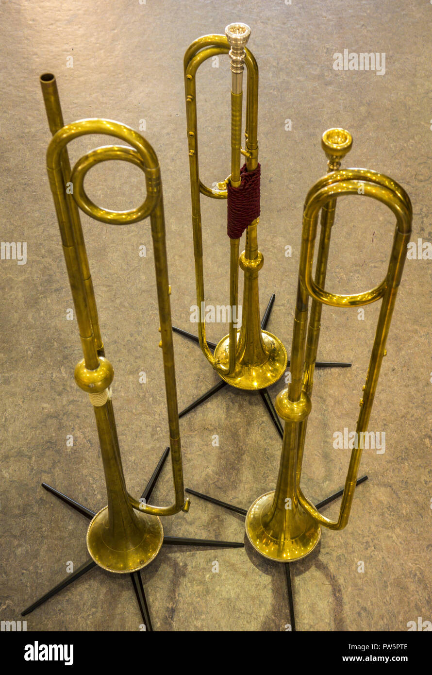 Trompetas naturales en C, por Keary Van Ryne de Oxford y Egger, (banda  roja). Utilizado en la orquesta clásica y barroca Fotografía de stock -  Alamy