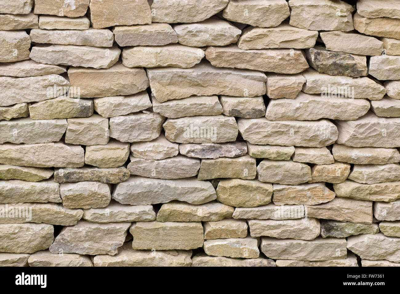 Muro de piedra seca, de piedra de Cotswold Foto de stock