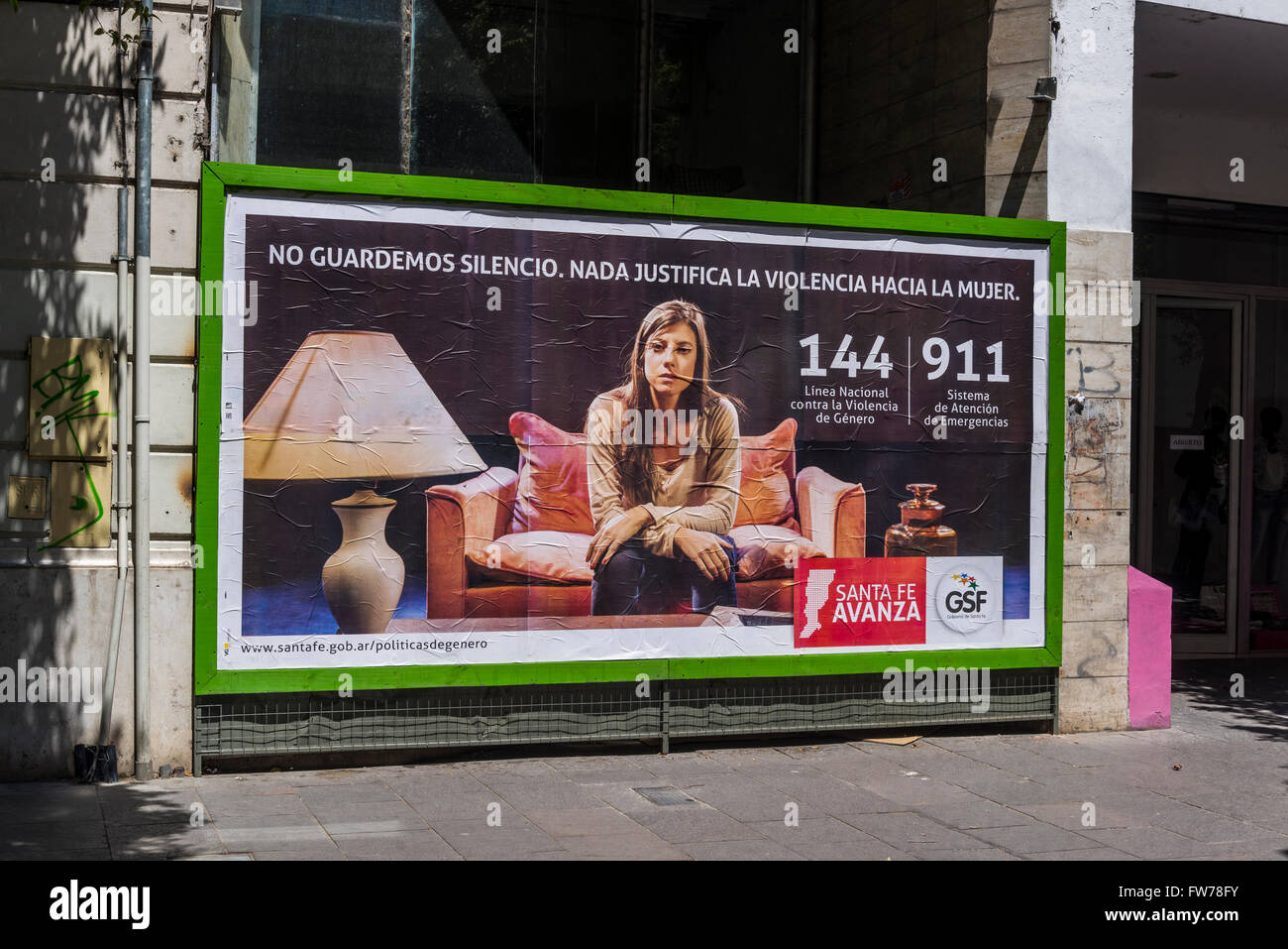 Campaña de vallas publicitarias del gobierno contra la violencia doméstica, Rosario, Santa Fe, Argentina Foto de stock