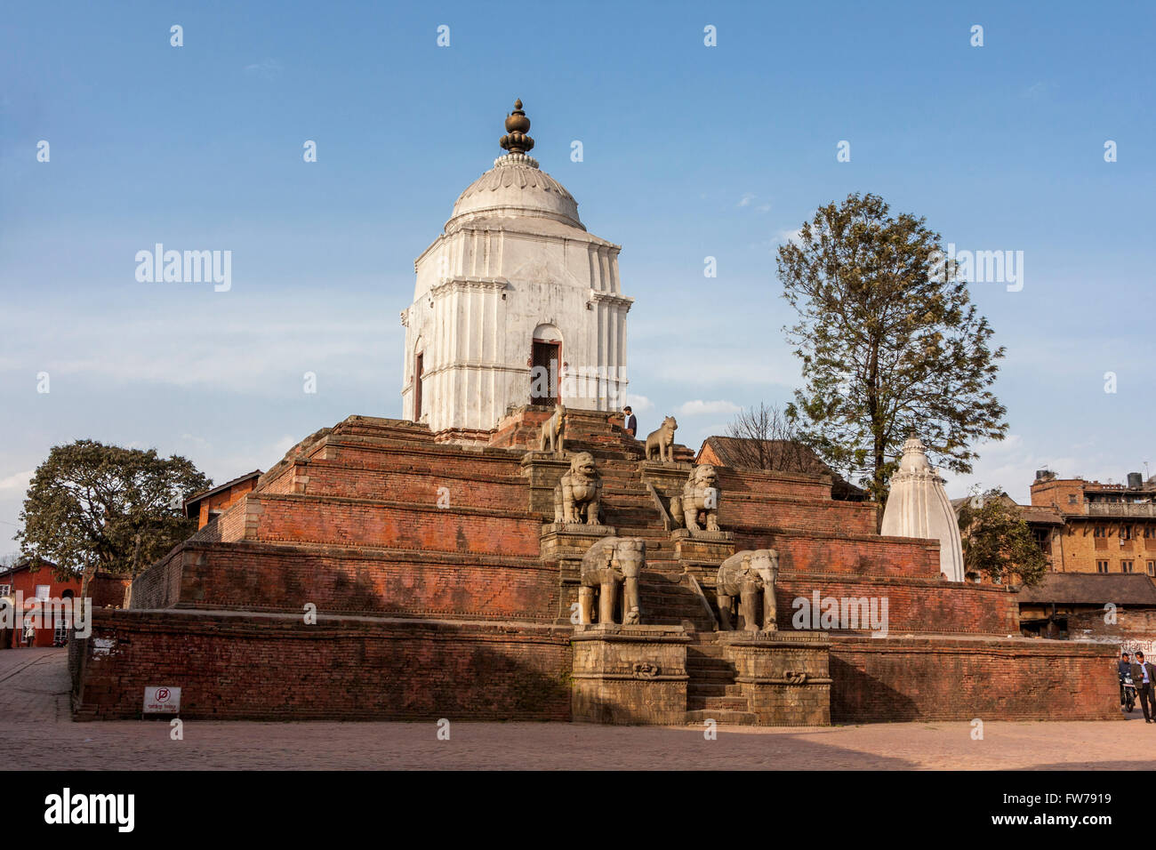 Bhaktapur, Nepal. Templo Fasidega, dedicado a Shiva. El templo fue completamente destruido por el terremoto de abril de 2015. Foto de stock