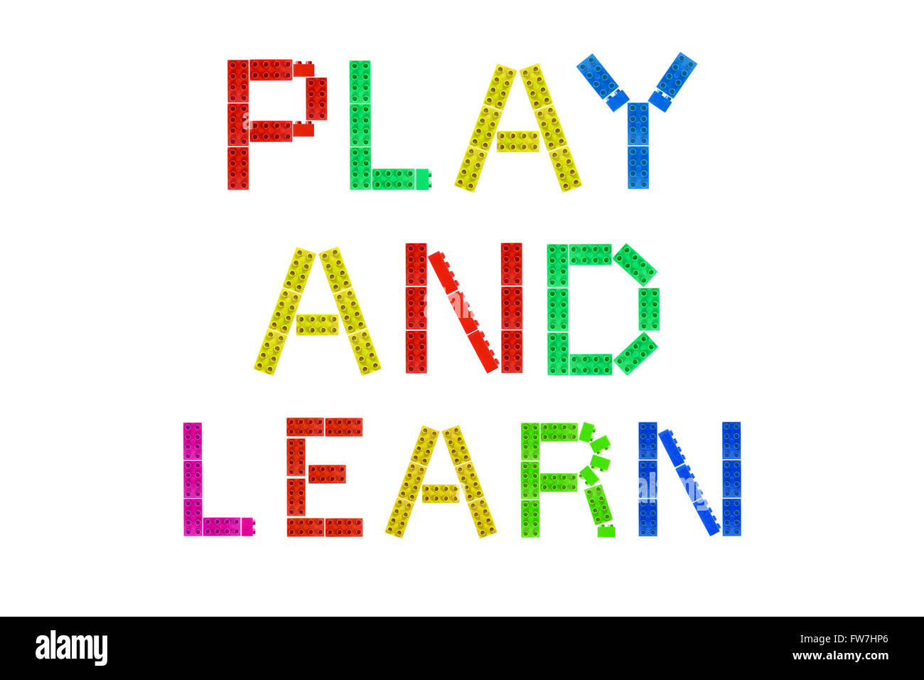 Jugar y aprender creada a partir de piezas de Lego fotografiado contra un  fondo blanco Fotografía de stock - Alamy