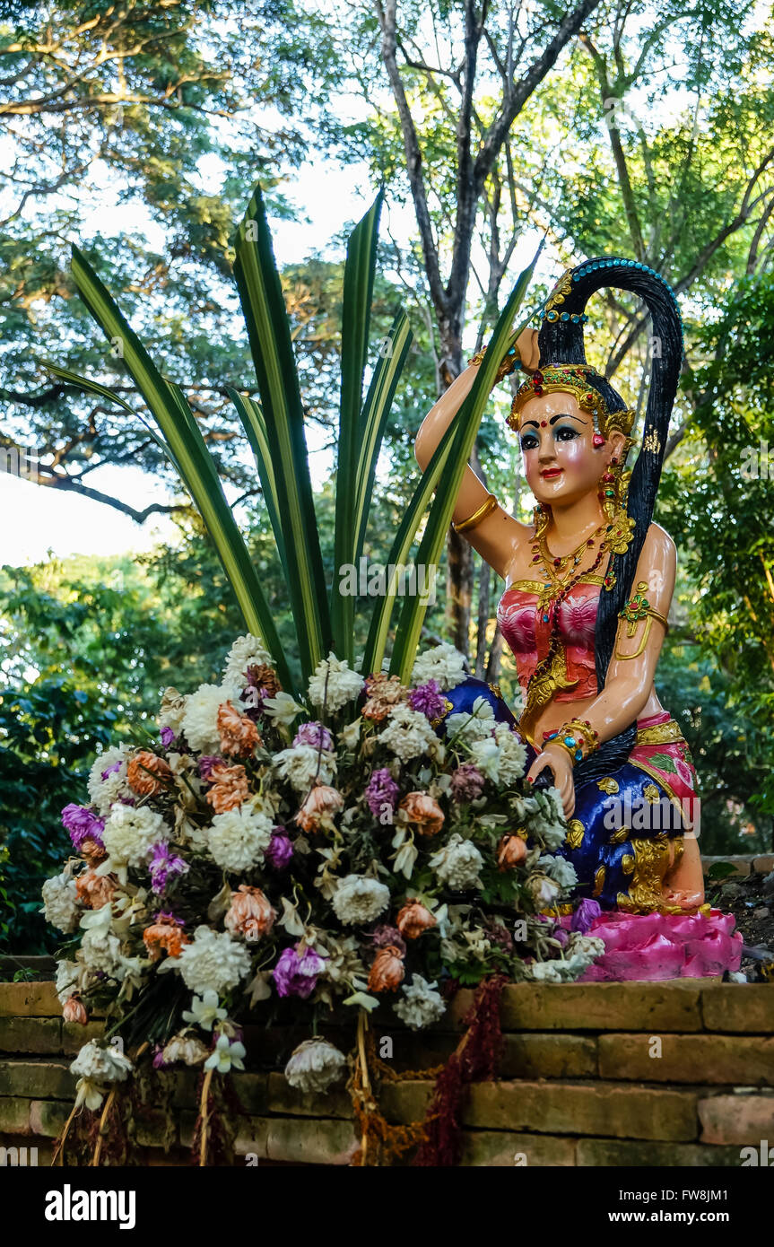 Phra Mae Thorani Vasundhara la diosa de la tierra Foto de stock