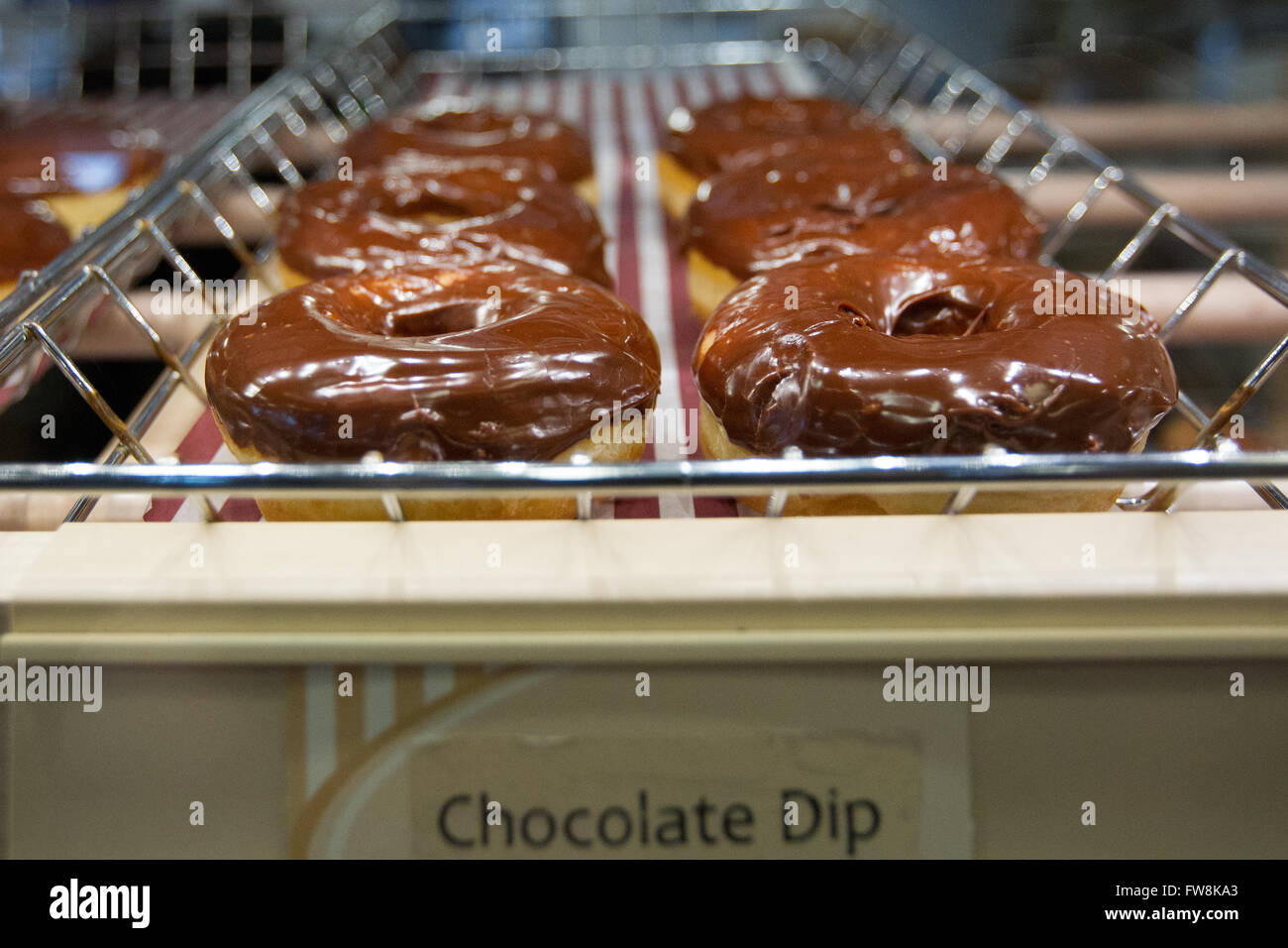 Tim Hortons donuts en el Tim Horton's coffee shop en Napanee, Ontario, el sábado, 6 de febrero, 2016. Foto de stock