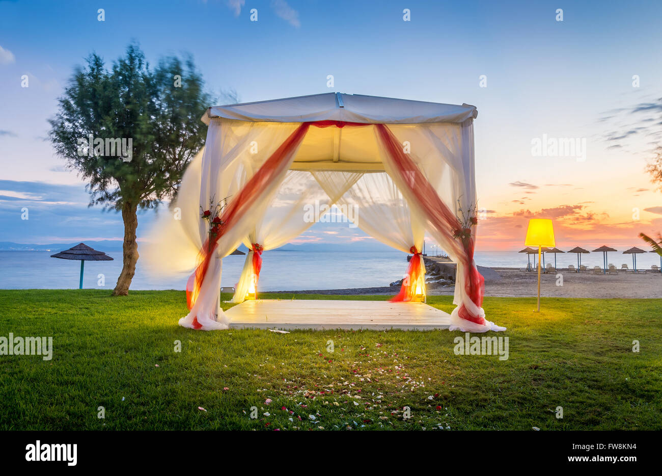 Boda Griega Altar En La Orilla Al Amanecer Fotografia De Stock Alamy