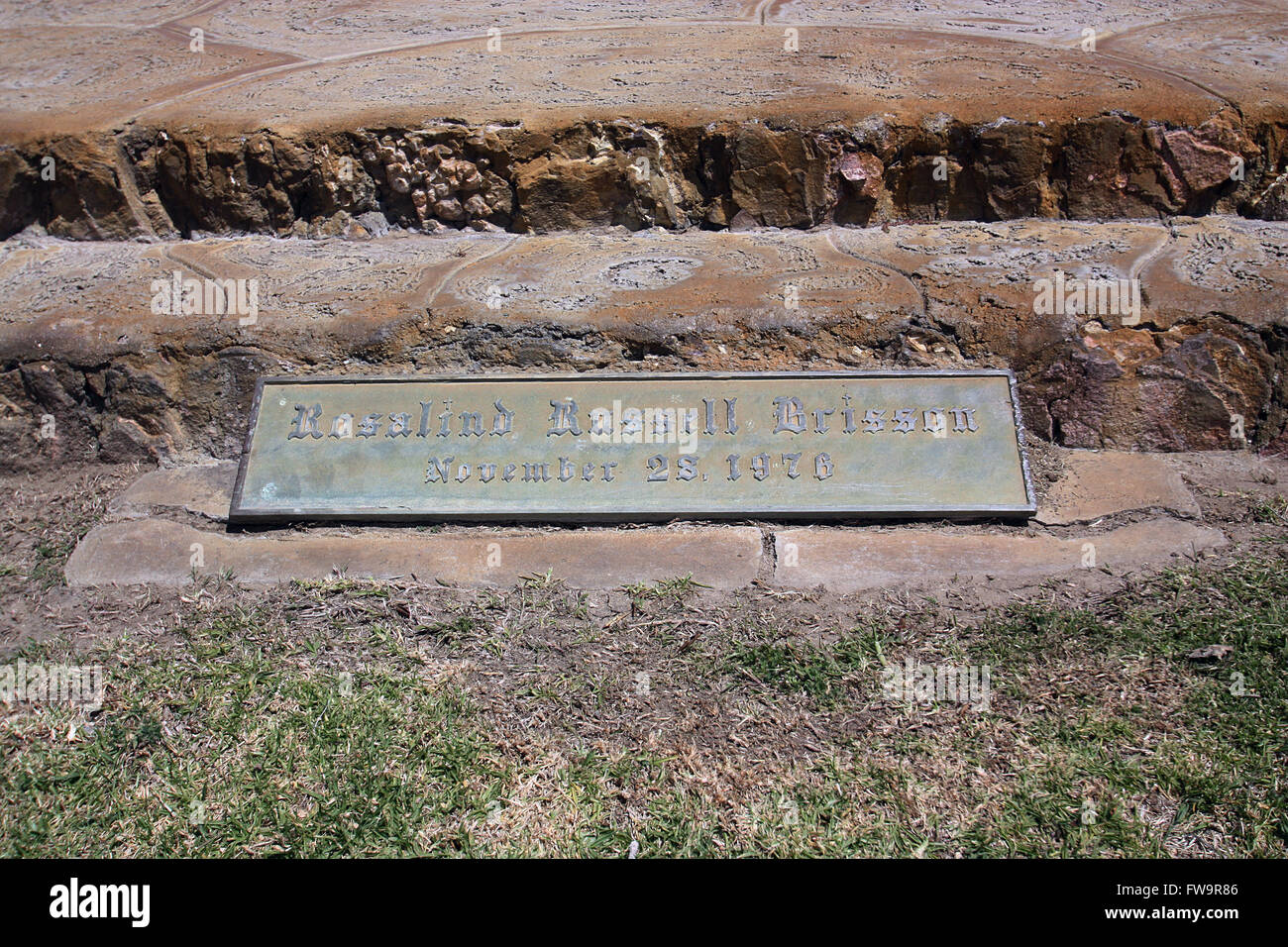 Famosos lugares de reposo final - el cementerio de Santa Cruz. Featuring: Rosalind Russell donde: Los Angeles, California, Estados Unidos Cuándo: 01 de marzo de 2016 Foto de stock