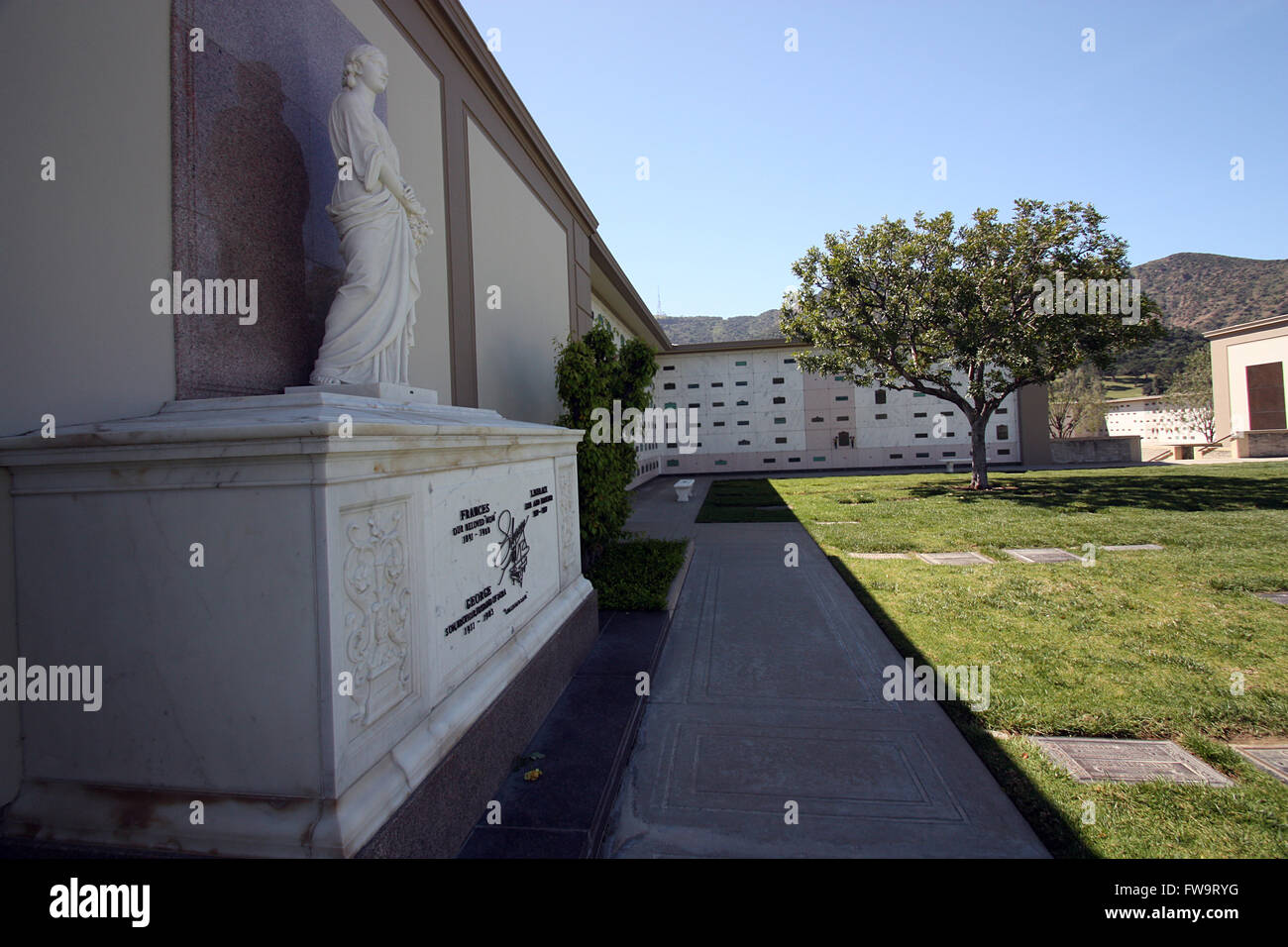 Famosos lugares de reposo final Forest Lawn Memorial Park Hollywood Hills la tumba de actor