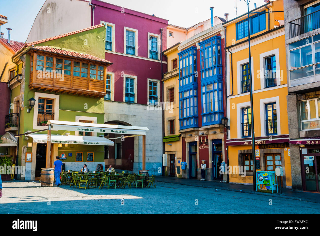 Las coloridas casas del barrio de Cimadevilla. Cimadevilla, Gijn,  Asturias, Espaa, Europa Fotografa de stock - Alamy