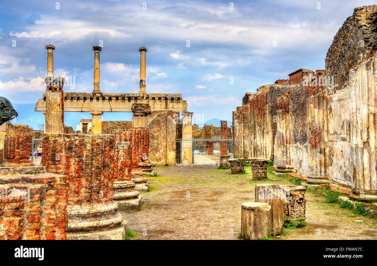 Las antiguas ruinas del Foro de Pompeya Foto de stock
