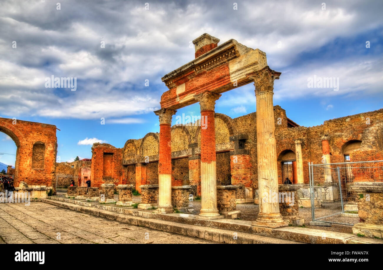 Las antiguas ruinas del Foro de Pompeya Foto de stock