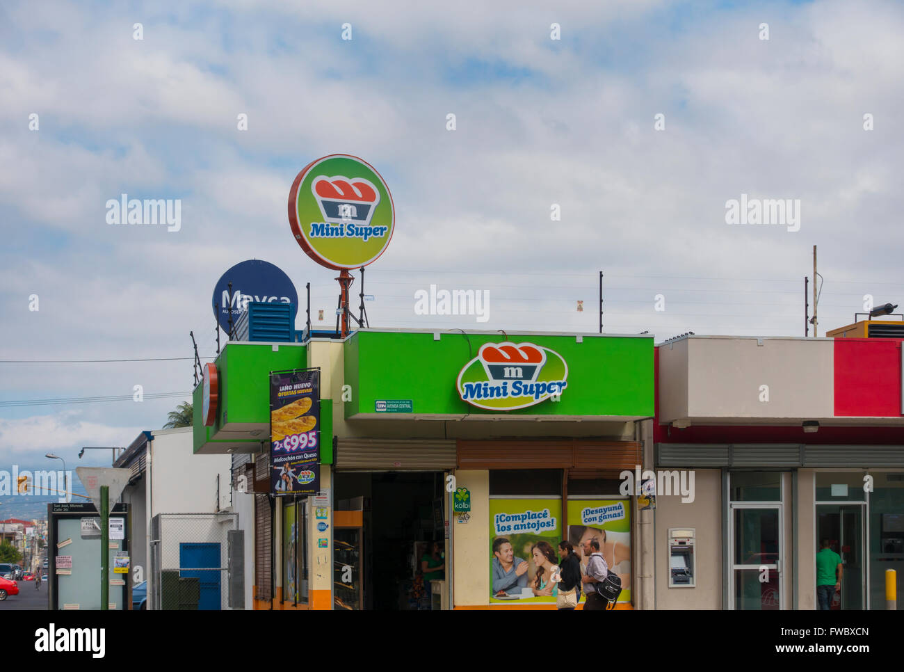 Un Mini Súper junto Avenide 2 en San José, Provincia de San José, Costa Rica. Foto de stock