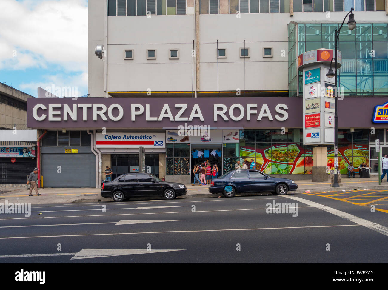 El Centro Plaza Rofas a lo largo de la Avenida 2 (Paseo Colón) en San José, Provincia de San José, Costa Rica. Foto de stock