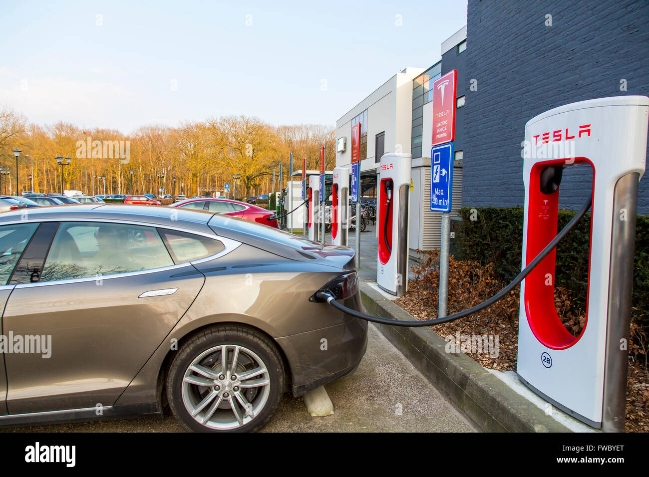 Tesla Motors Estacion De Carga De Coches Electricos En Eindhoven