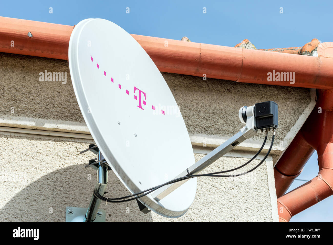 T antena parabólica móvil fotografías e imágenes de alta resolución - Alamy