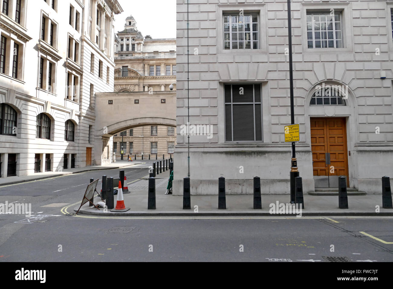 Ubicación de película de Harry Potter. La entrada al "Ministerio de Magia' Great Scotland Yard, Londres, Gran Bretaña 2014 Foto de stock