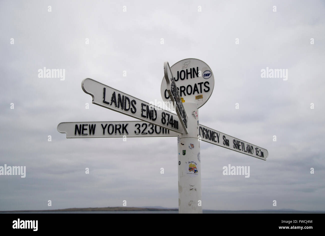 John O'Groats firmar en el norte extremo oriental de la Gran Bretaña, Highlands Escocesas, costa norte 500 Road Trip ruta de conducción Foto de stock
