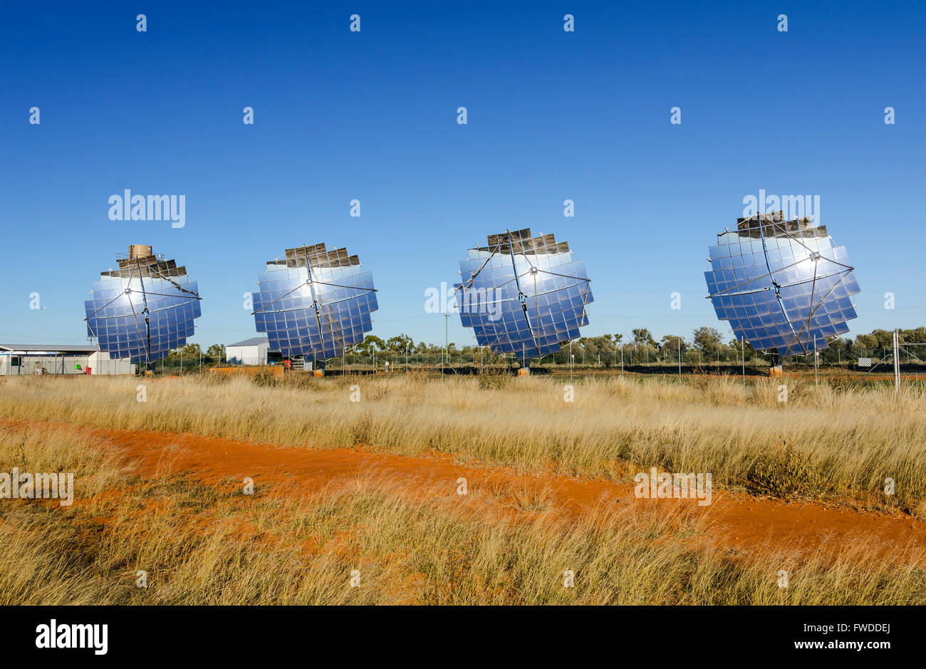 La granja solar Windorah es Ergon Energía solar del primer ensayo de granja cerca de la ciudad de Windorah en Queensland. Foto de stock