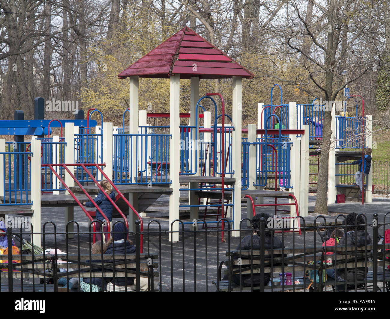 Equipos de juegos en Mount Prospect Park, Brooklyn, NY. Foto de stock