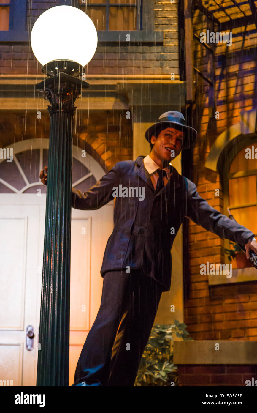 Cantando bajo la lluvia Fotografía stock