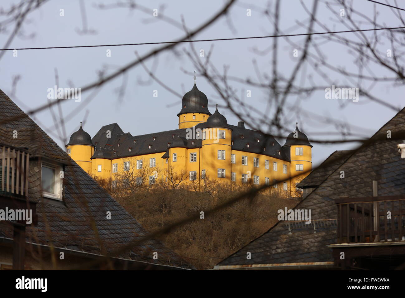 Schloss Montabaur vistos a través de los tejados Montabaur Westerwaldkreis Renania-palatinado Europa Alemania Foto de stock