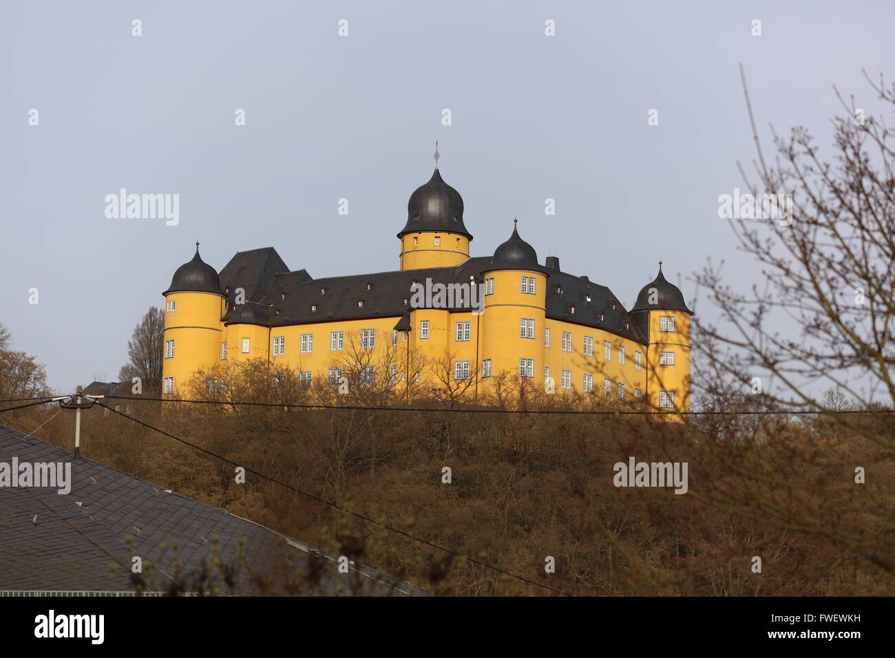 Schloss Montabaur, visto a través de los tejados Montabaur Westerwaldkreis, Renania-Palatinado, Alemania, Europa Foto de stock