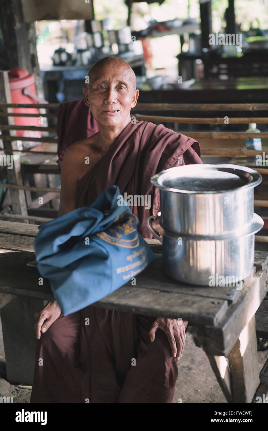El hombre local, Mandalay, Sagaing, Myanmar, Sudeste de Asia Foto de stock