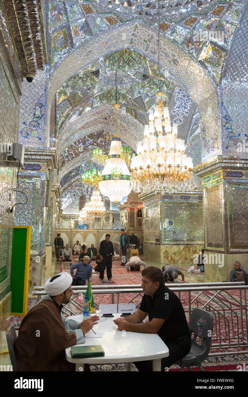 Aramgah e Shah e Cheragh santuario, en Shiraz, Irán, Asia Occidental Foto de stock