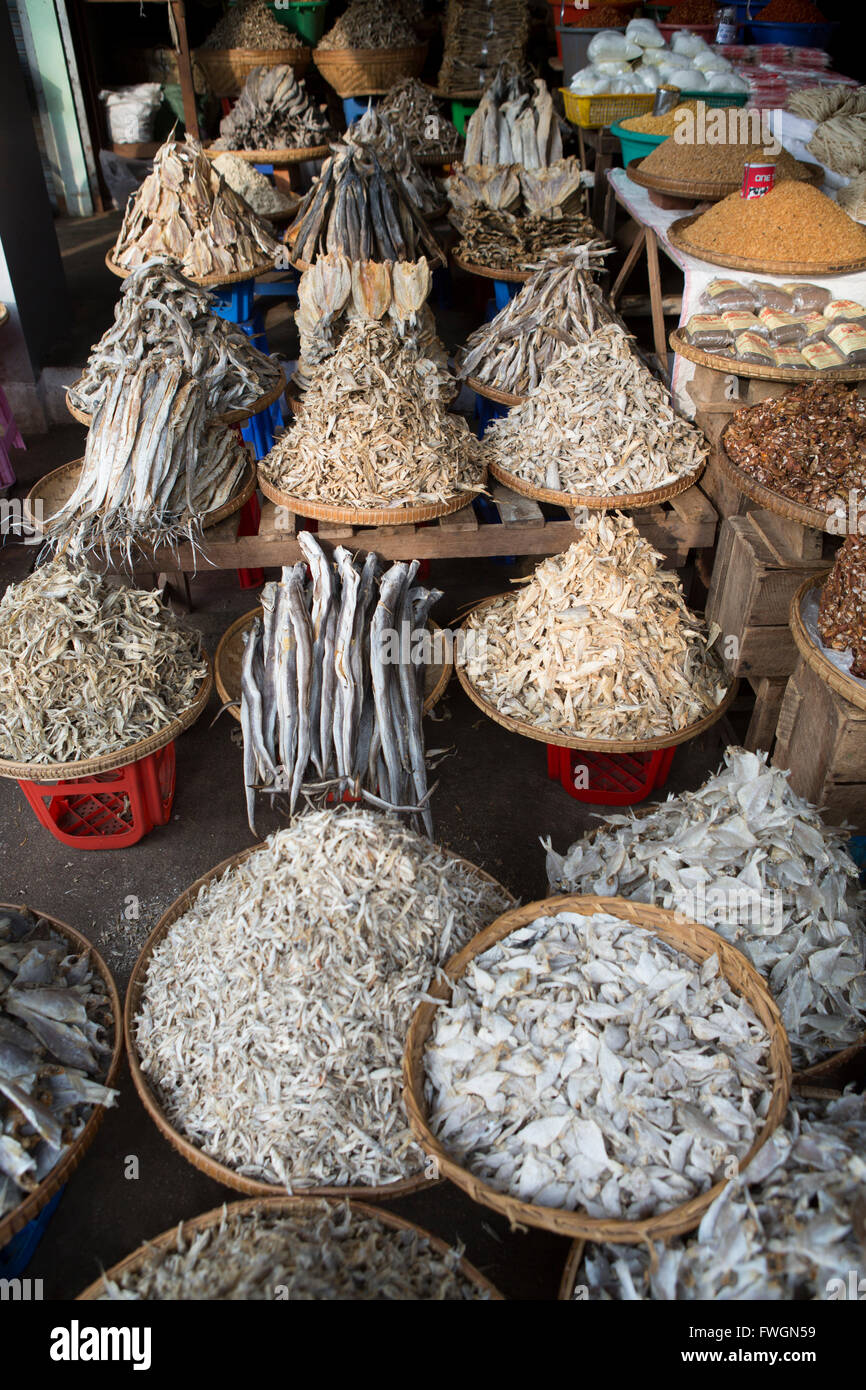 Pescado seco en el mercado, Monywa, Myanmar (Birmania), el sudeste de Asia Foto de stock