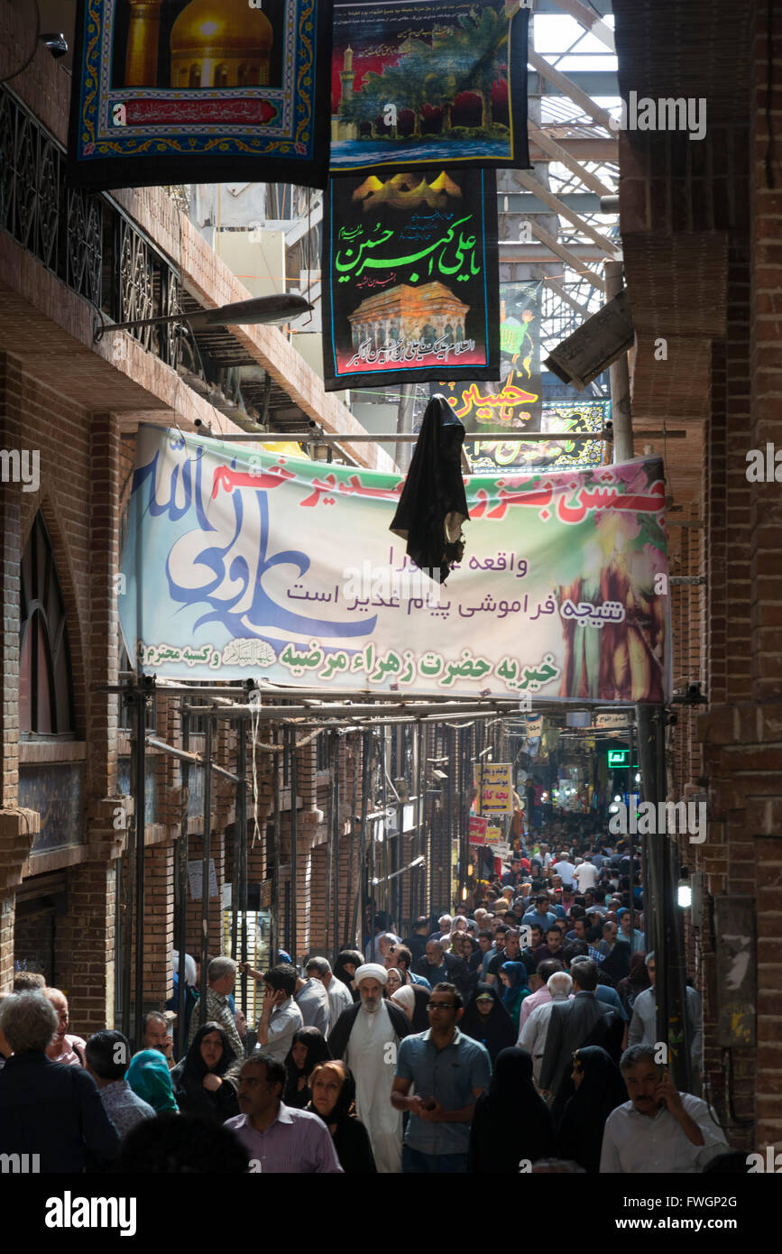 Alley, principal bazar de Teherán, Irán, Asia Occidental Foto de stock