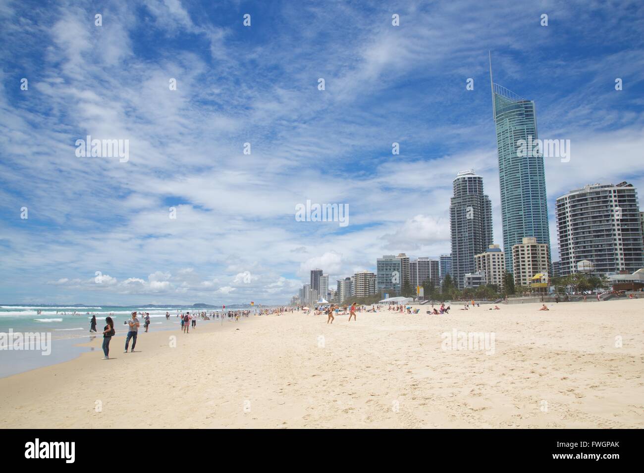 Frente a la playa de Surfers Paradise, rascacielos, Gold Coast, Queensland, Australia, Oceanía Foto de stock