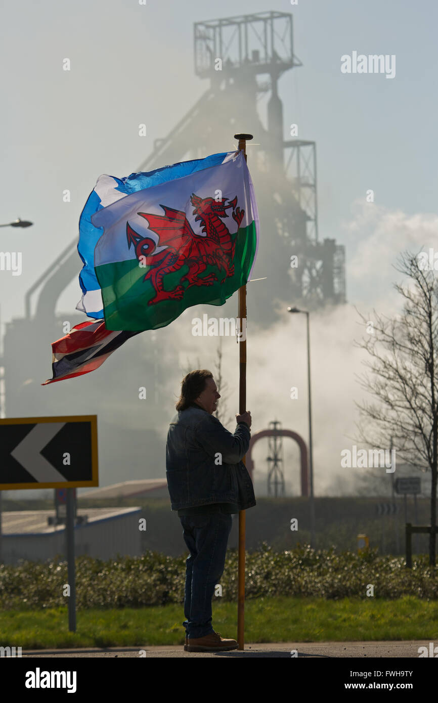 Tata Steel Works, Port Talbot, Gales del Sur, Reino Unido. El 5 de abril de 2016. Tata Steel Works, Port Talbot, Gales del Sur, el Gobierno británico es un byer hopefull que pueden encontrarse para el amenazado de acerías. Más de 4000 puestos de trabajo están en riesgo después de Tata Steel anunció la semana pasada su intención de vender es acero sitios de trabajo en todo el Reino Unido. Crédito: Haydn Denman/Alamy Live News Foto de stock