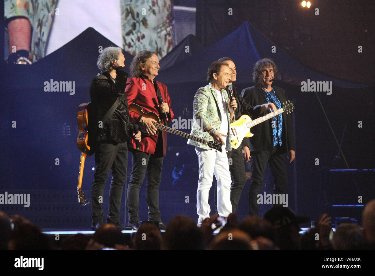 Milán, Italia. 11 Jun, 2016. La banda de rock italiana Pooh en etapa en Milán, Italia. Crédito: Luca Quadrio/Alamy Live News. Foto de stock