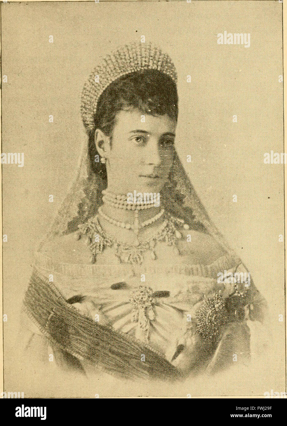 Dentro de los palacios reales, un brillante y encantadoramente escrita vista interior de emperadores, reyes, reinas, príncipes y princesas (1892) Foto de stock