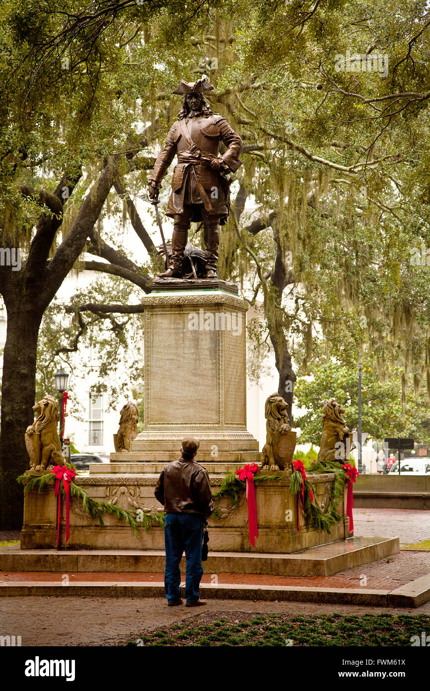 Estatua del general James Oglethorpe en Oglethorpe Square en Savannah, Georgia. Foto de stock