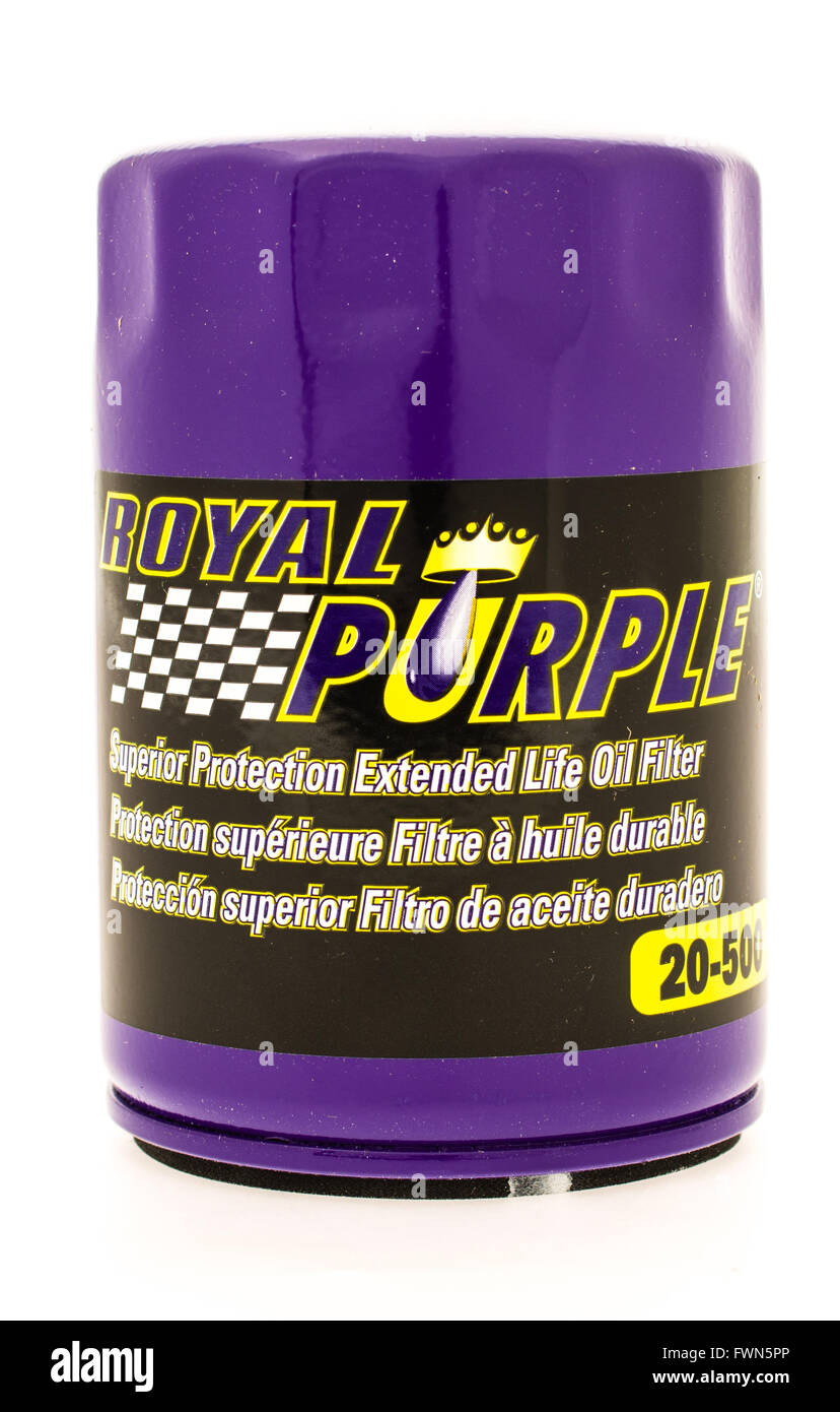 Winneconne, WI - 23 de agosto de 2015: Royal Purple filtro de aceite utilizado en los vehículos. Foto de stock